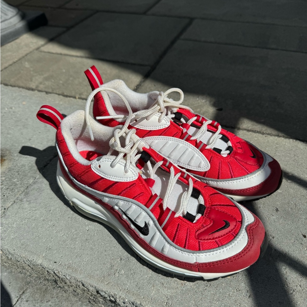 AirMax 98 Women’s 7.5 Lightly Worn Red/White